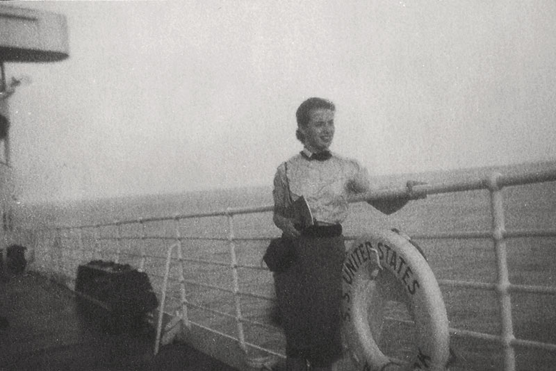 Hildegard Römer an Bord der SS United States 1952 © Hildegard Ochse Estate 