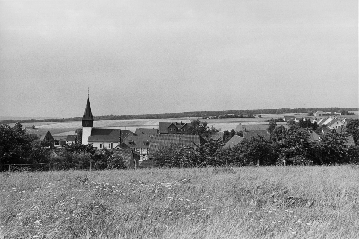 Ein Dorf auf dem Land, 1984 | © Hildegard Ochse Estate